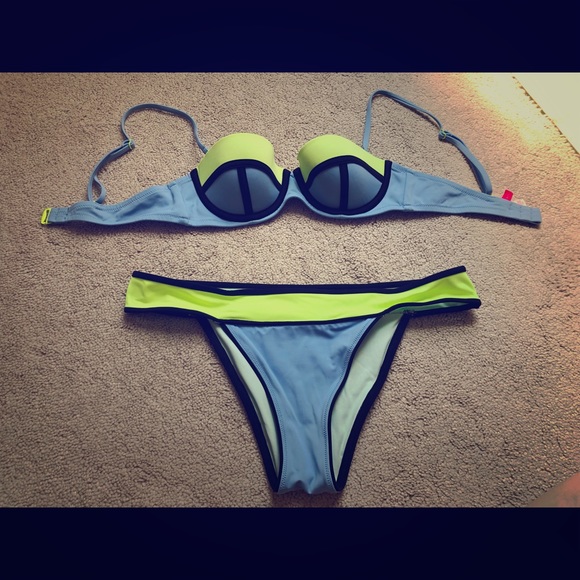 Victoria Secret Bikini - Picture 1 of 3